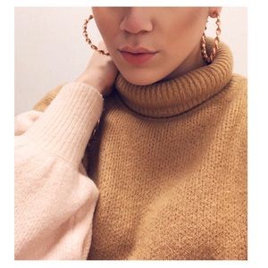 Turtle neck sweater 🔴 SOLD 🔴